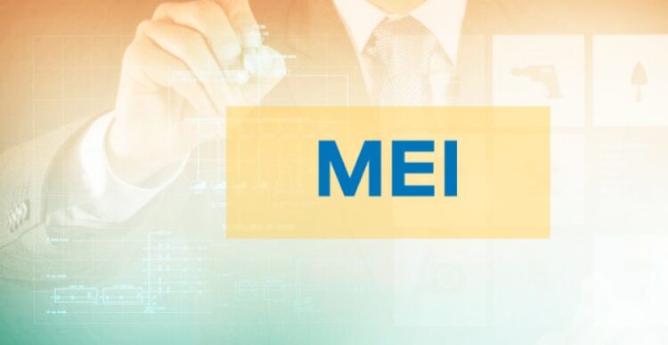 Empresários devem se atentar ao Cartão MEI para não se endividarem